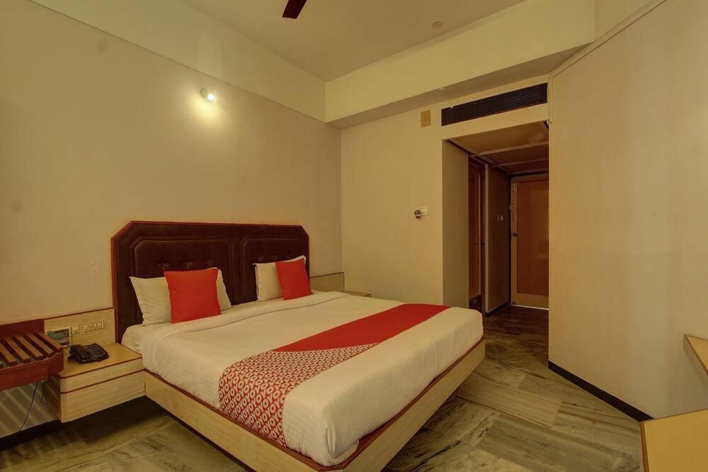 Hotel Padmam Madurai Extérieur photo