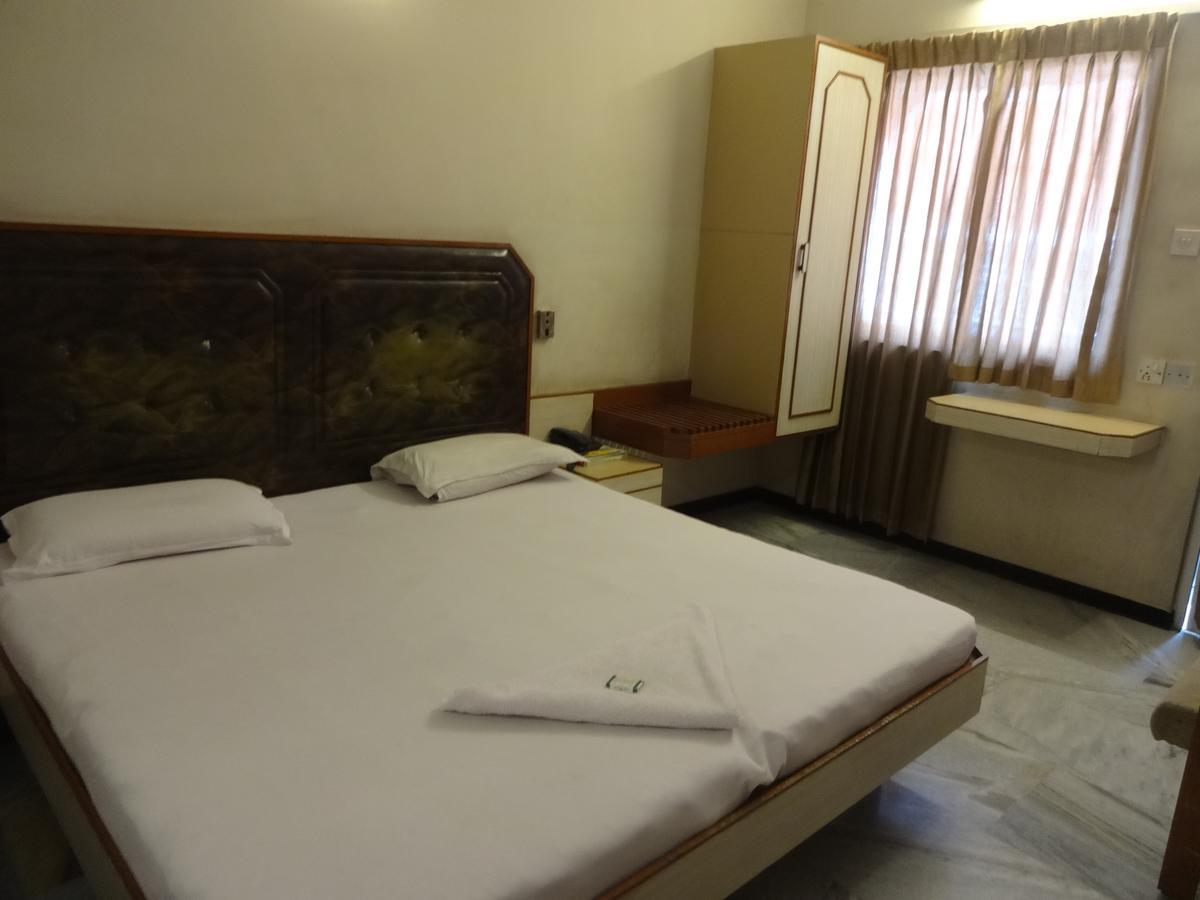 Hotel Padmam Madurai Extérieur photo