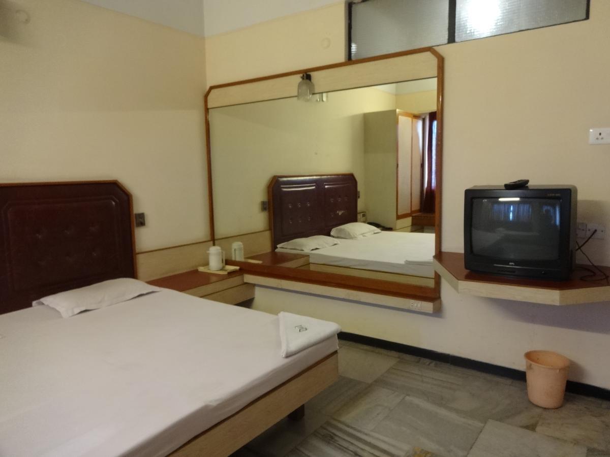 Hotel Padmam Madurai Extérieur photo