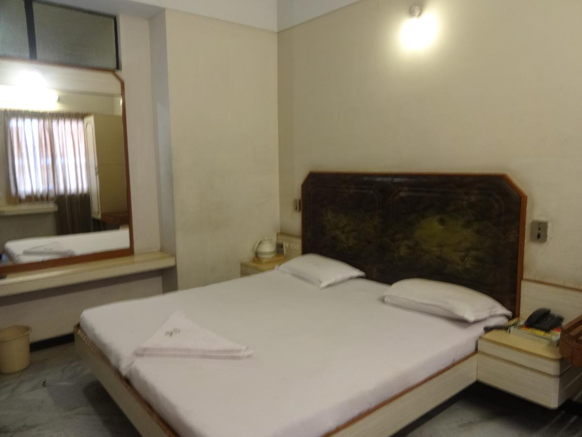 Hotel Padmam Madurai Extérieur photo