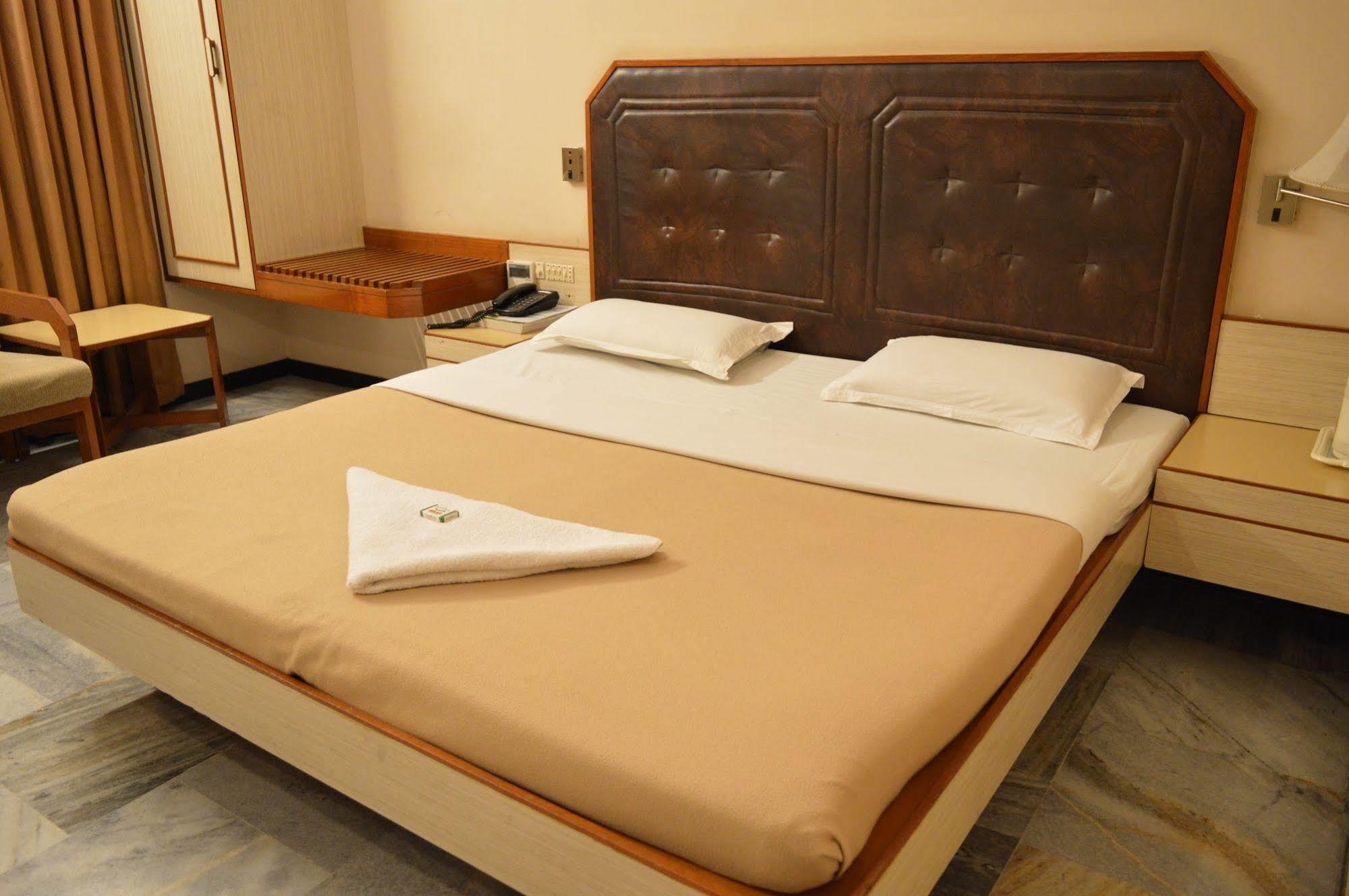Hotel Padmam Madurai Extérieur photo