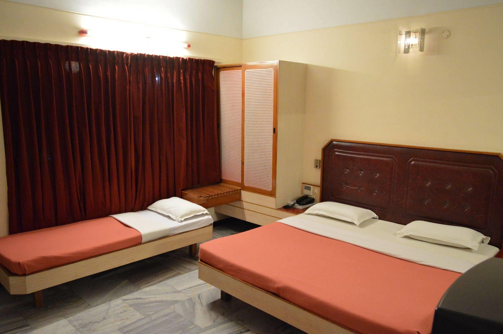 Hotel Padmam Madurai Extérieur photo